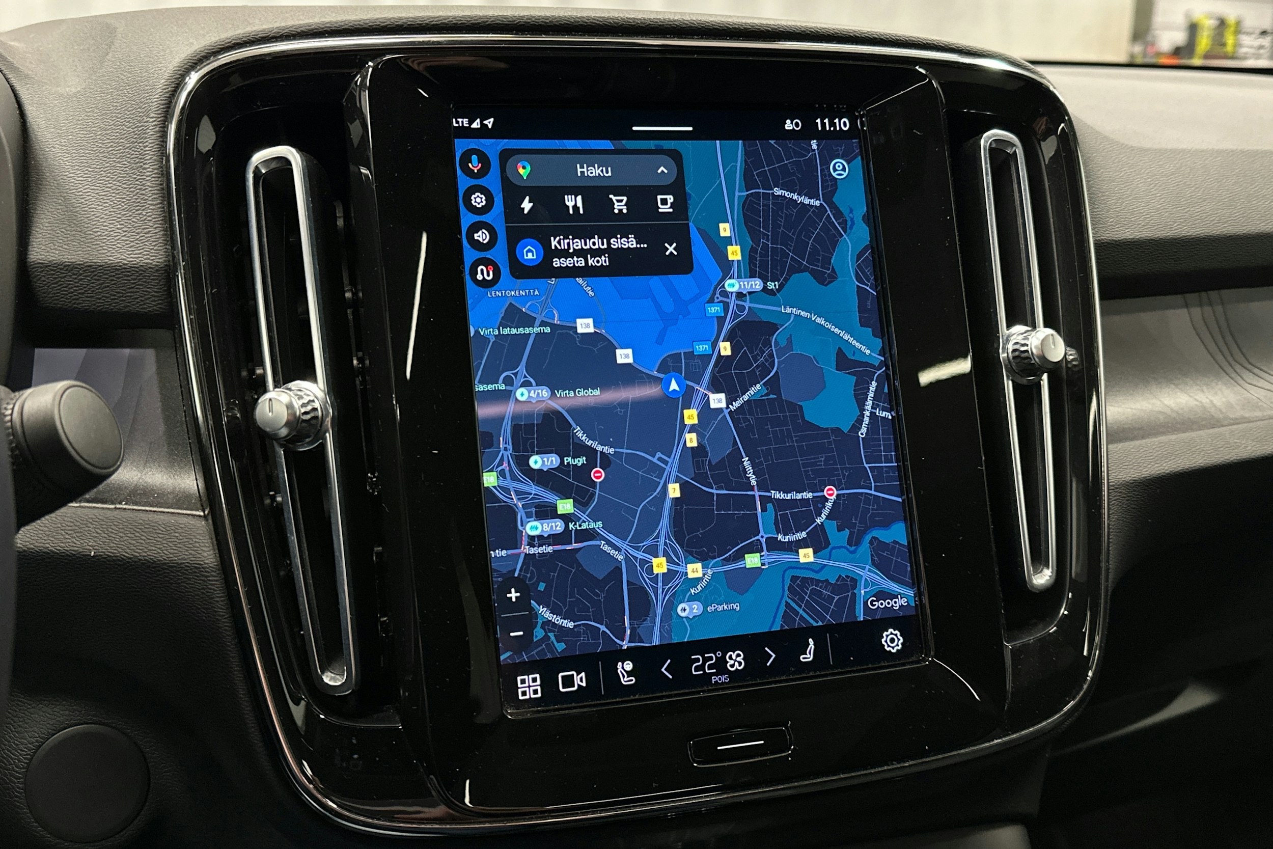 valkoinen Volvo C40 2023 kuva 24.