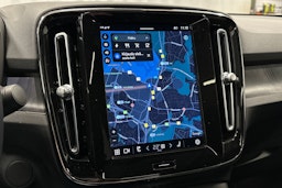 valkoinen Volvo C40 2023 kuva 24.