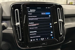 valkoinen Volvo C40 2023 kuva 27.