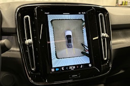 valkoinen Volvo C40 2023 kuva 28.