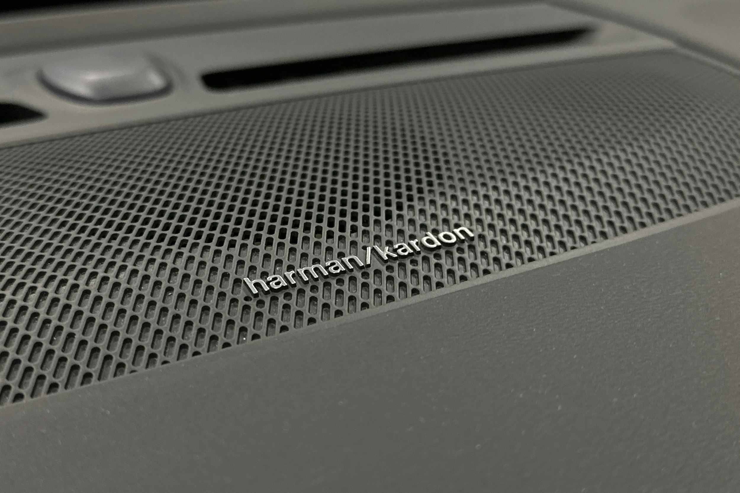 valkoinen Volvo C40 2023 kuva 31.