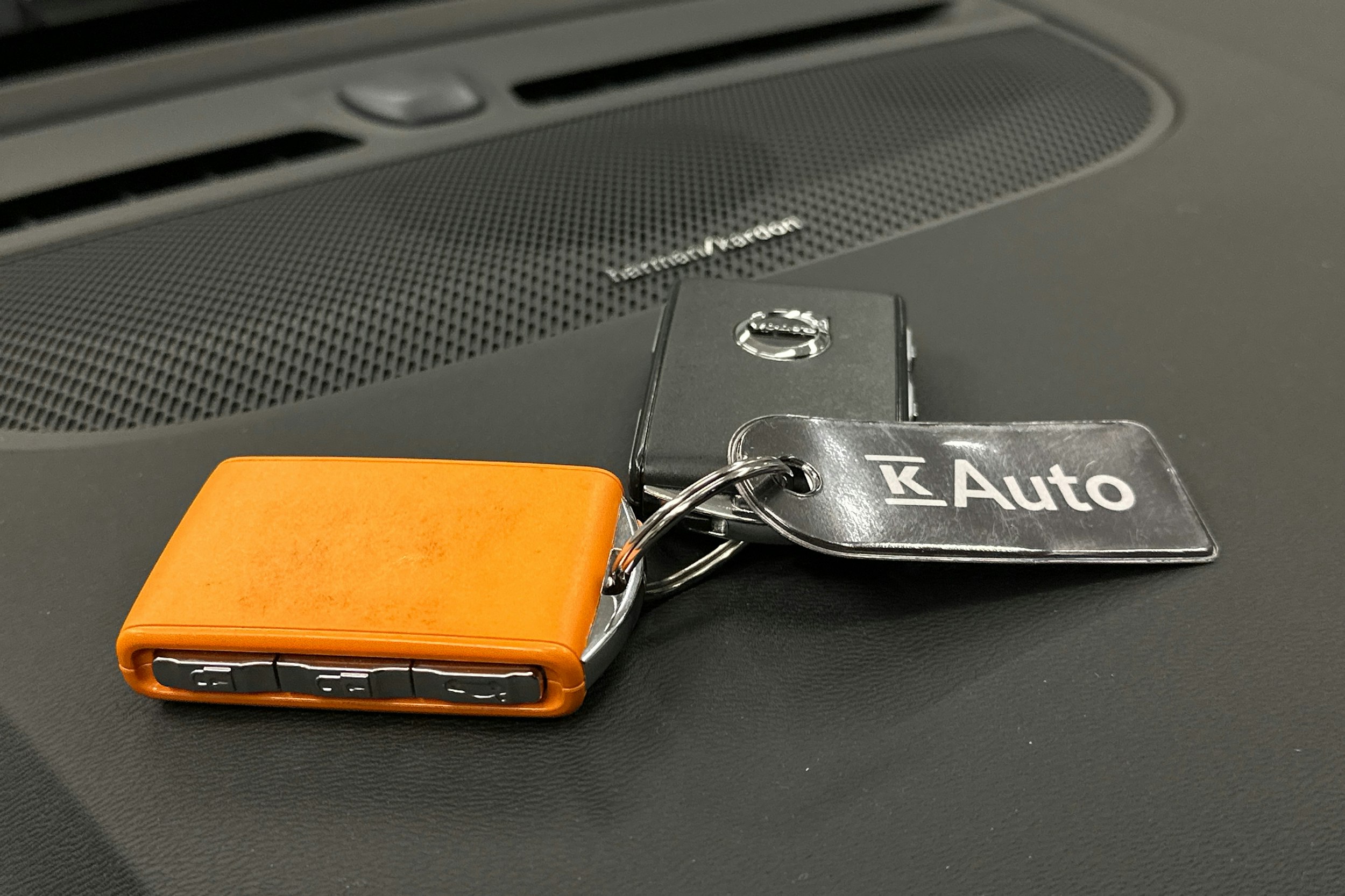 valkoinen Volvo C40 2023 kuva 32.