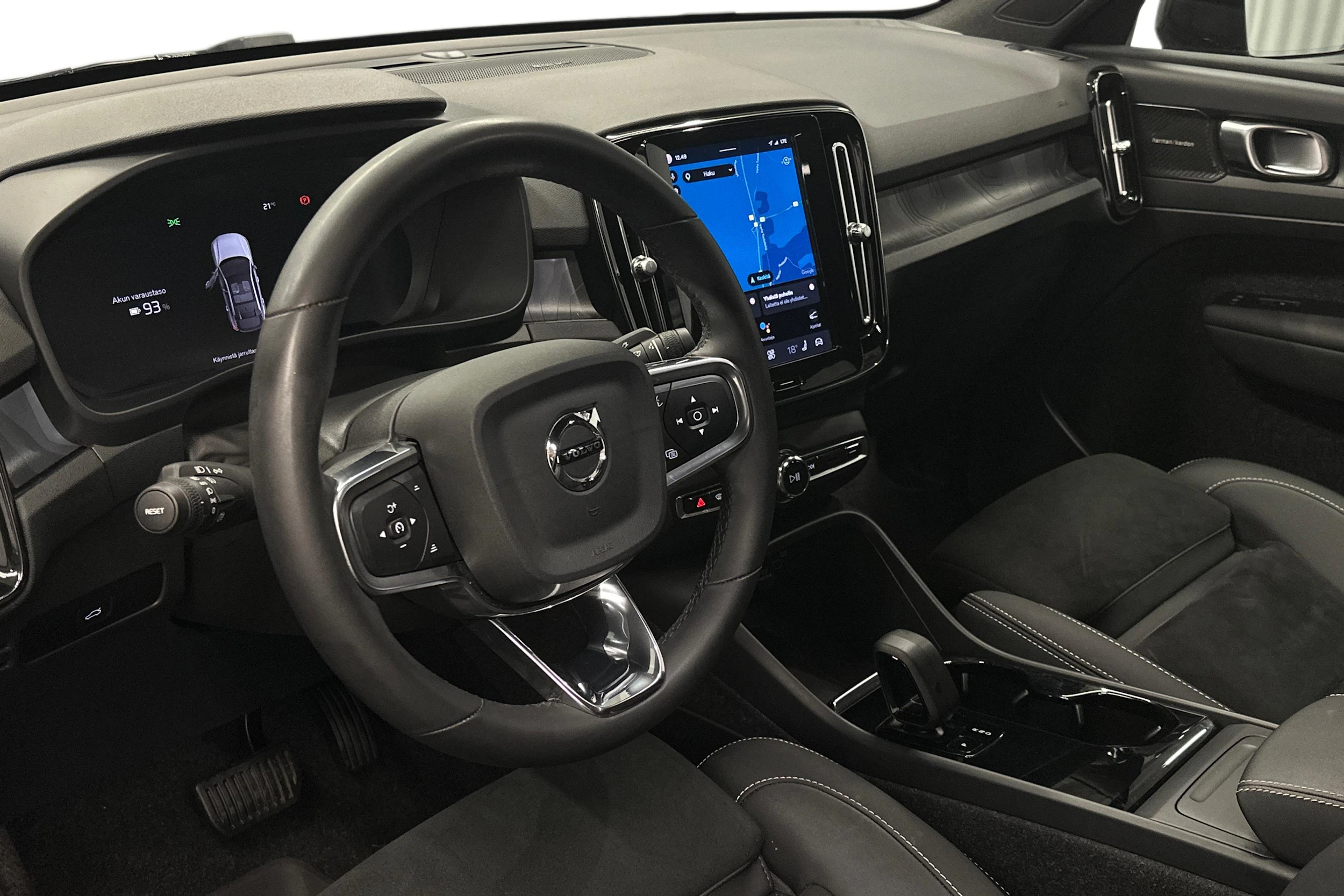 musta Volvo C40 2023 kuva 6.