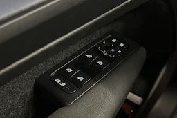 musta Volvo C40 2023 kuva 13.