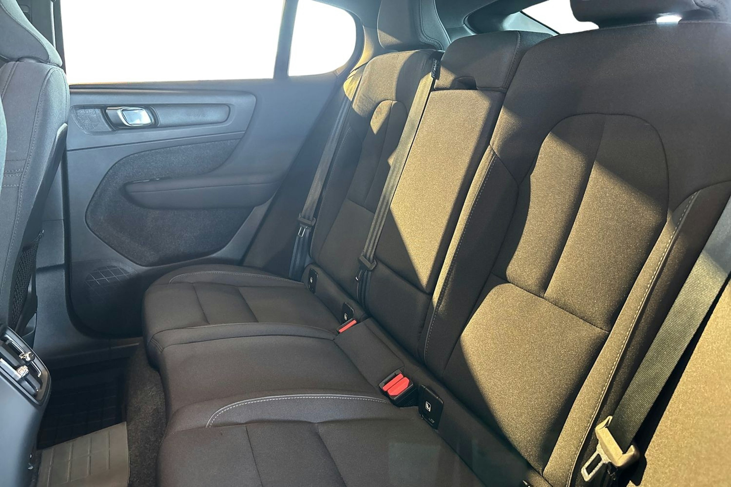 musta Volvo C40 2023 kuva 10.