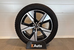 musta Volvo C40 2023 kuva 13.