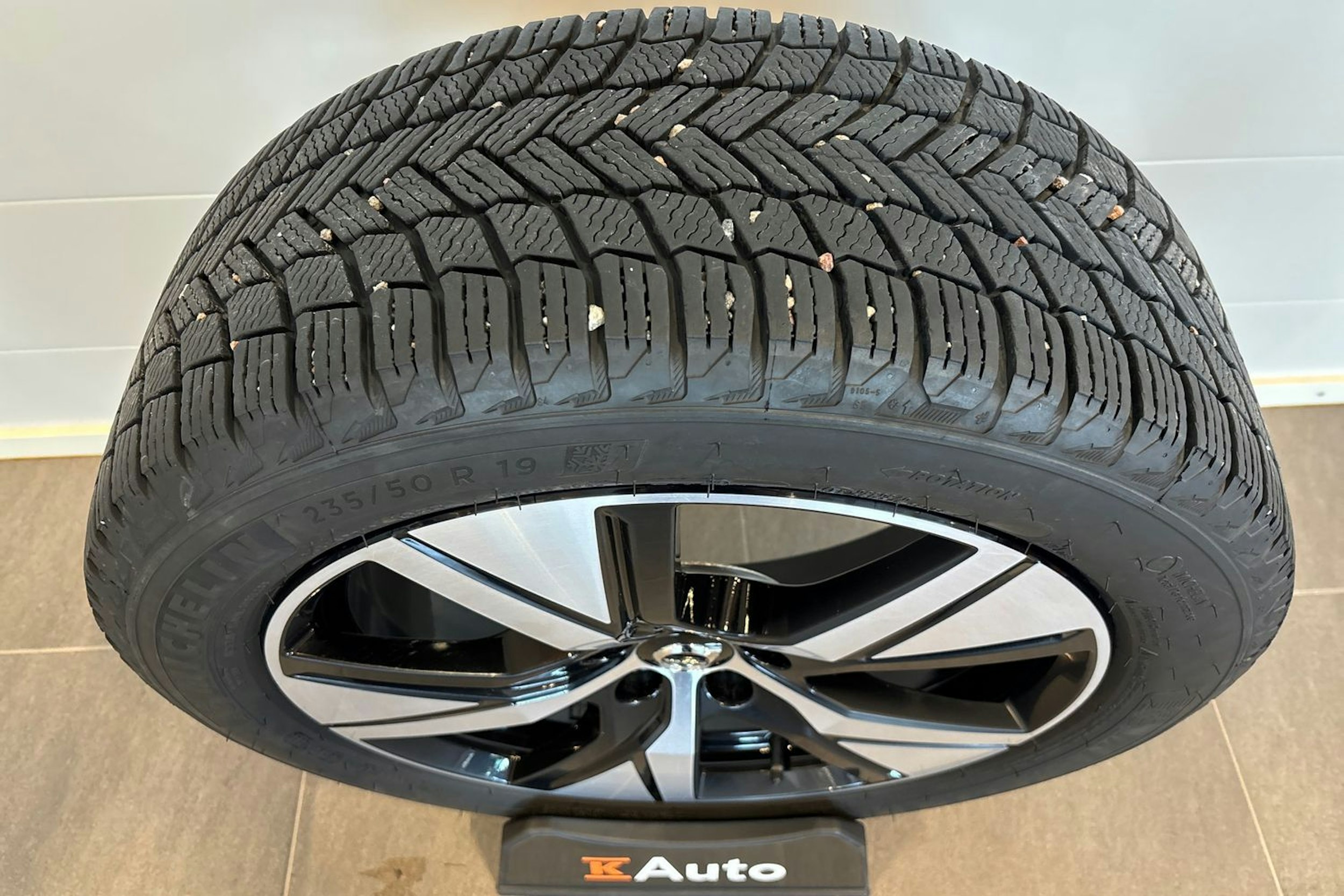 musta Volvo C40 2023 kuva 14.