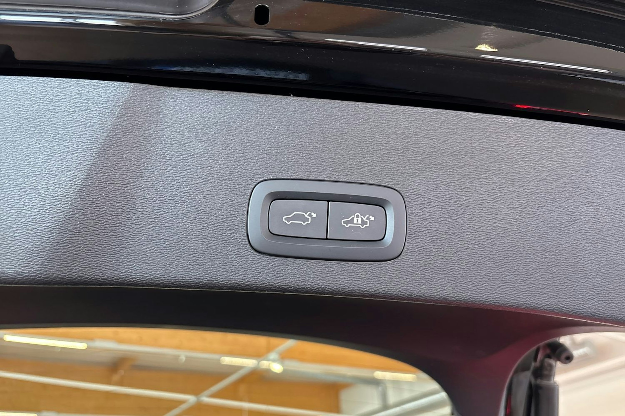 musta Volvo C40 2023 kuva 16.