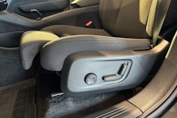 musta Volvo C40 2023 kuva 18.