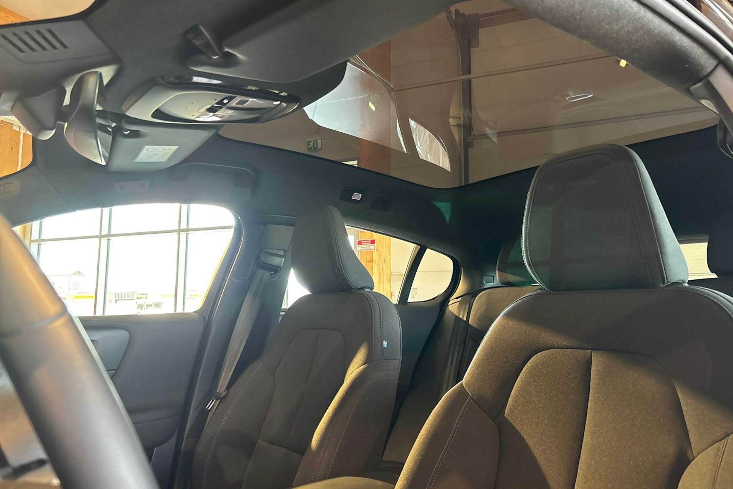 musta Volvo C40 2023 kuva 19.