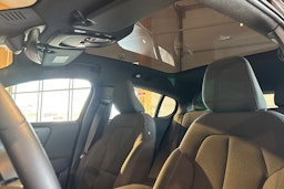 musta Volvo C40 2023 kuva 19.