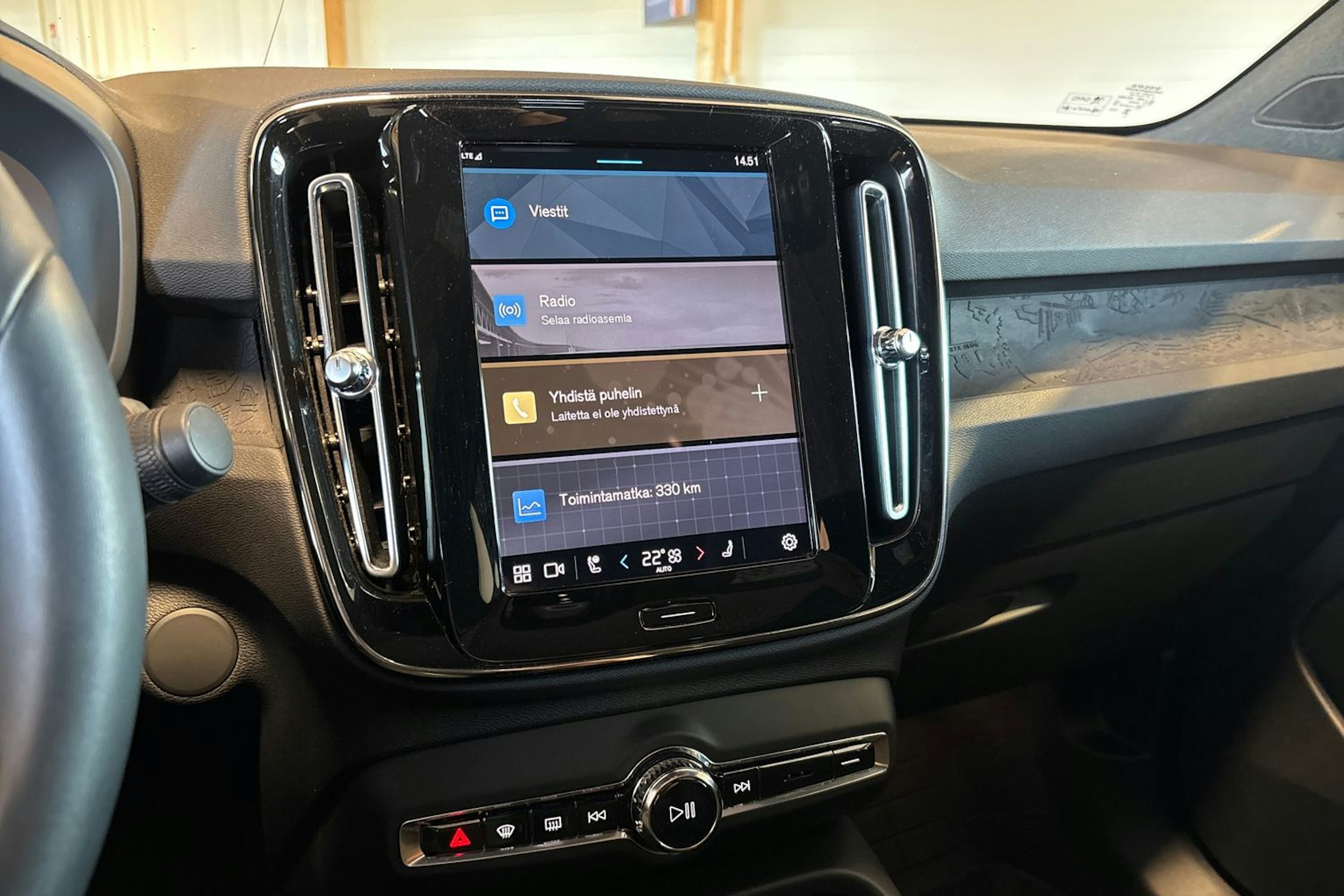 musta Volvo C40 2023 kuva 23.