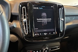 musta Volvo C40 2023 kuva 25.