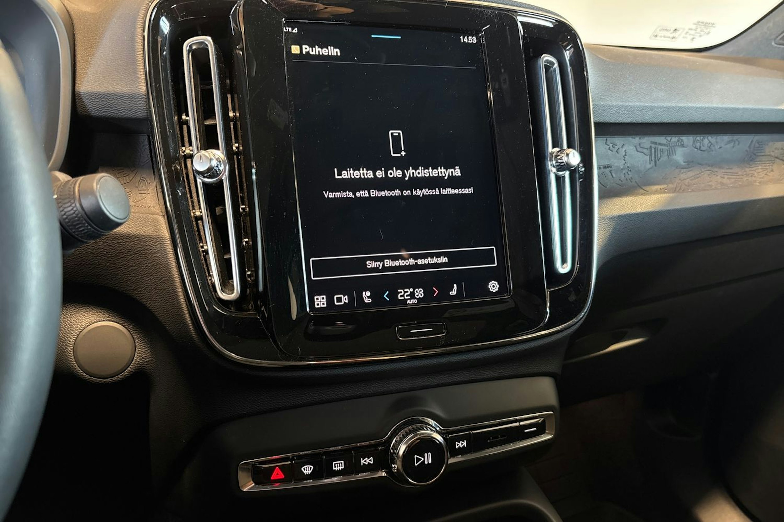 musta Volvo C40 2023 kuva 26.