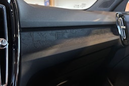 musta Volvo C40 2023 kuva 27.