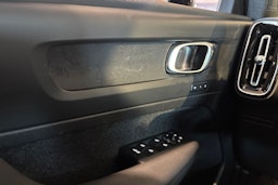 musta Volvo C40 2023 kuva 28.