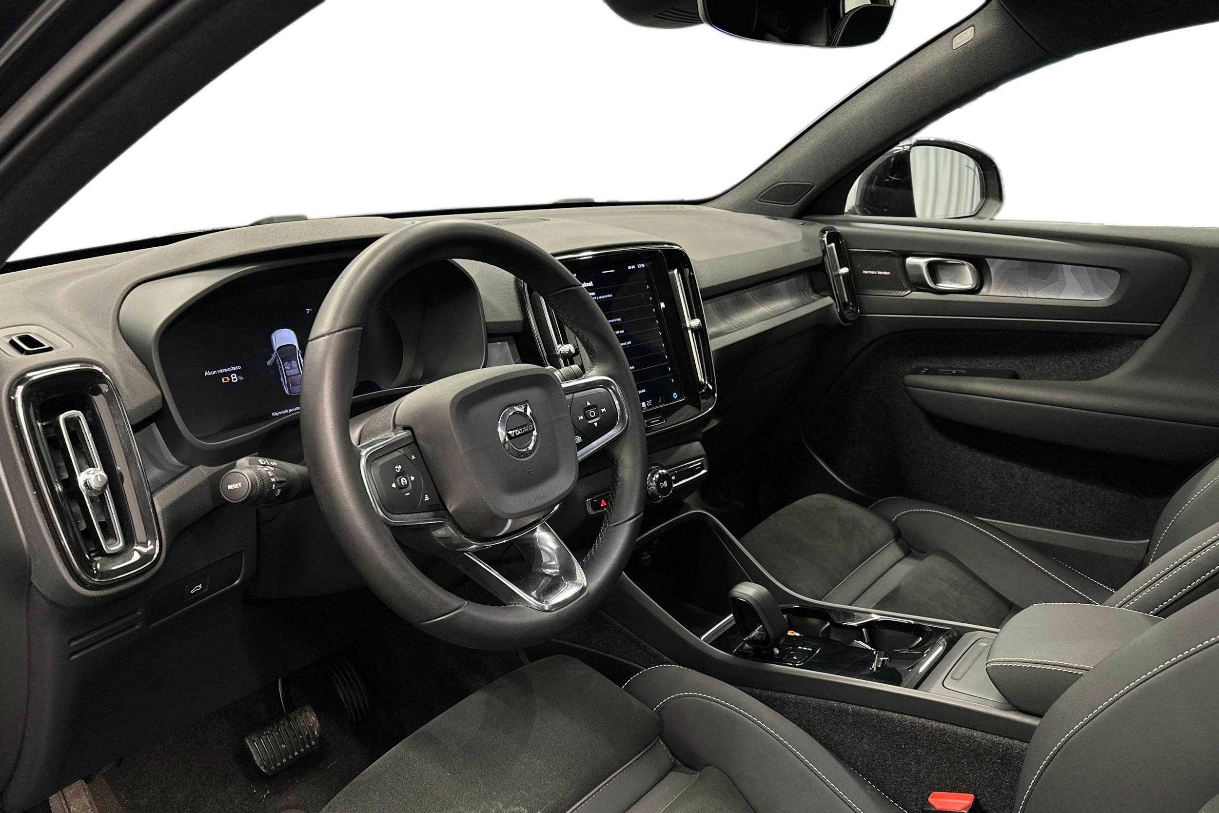 musta Volvo C40 2023 kuva 7.