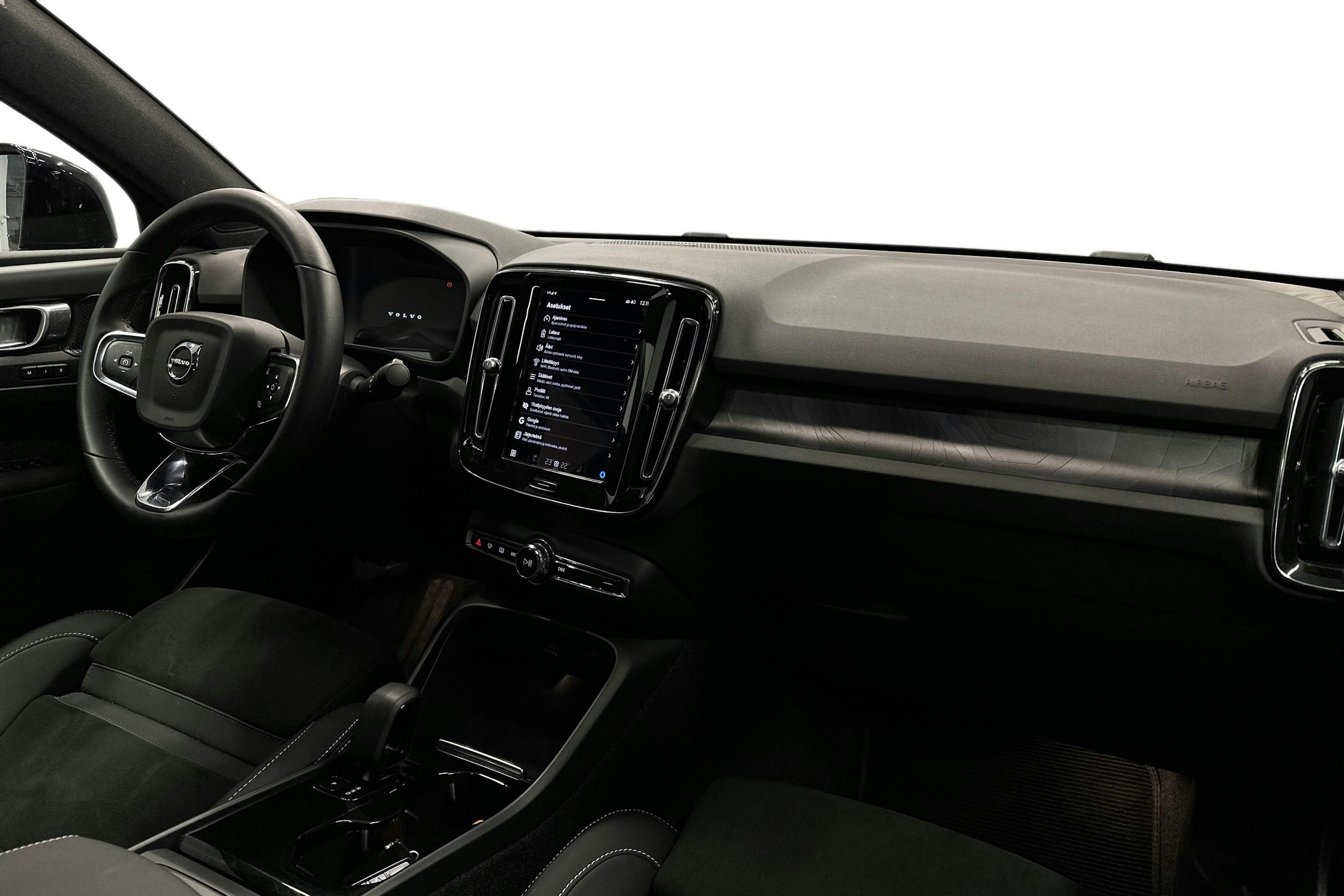 musta Volvo C40 2023 kuva 9.