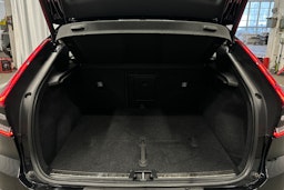 musta Volvo C40 2023 kuva 14.