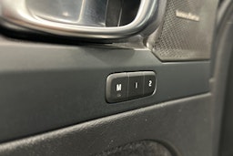 musta Volvo C40 2023 kuva 18.