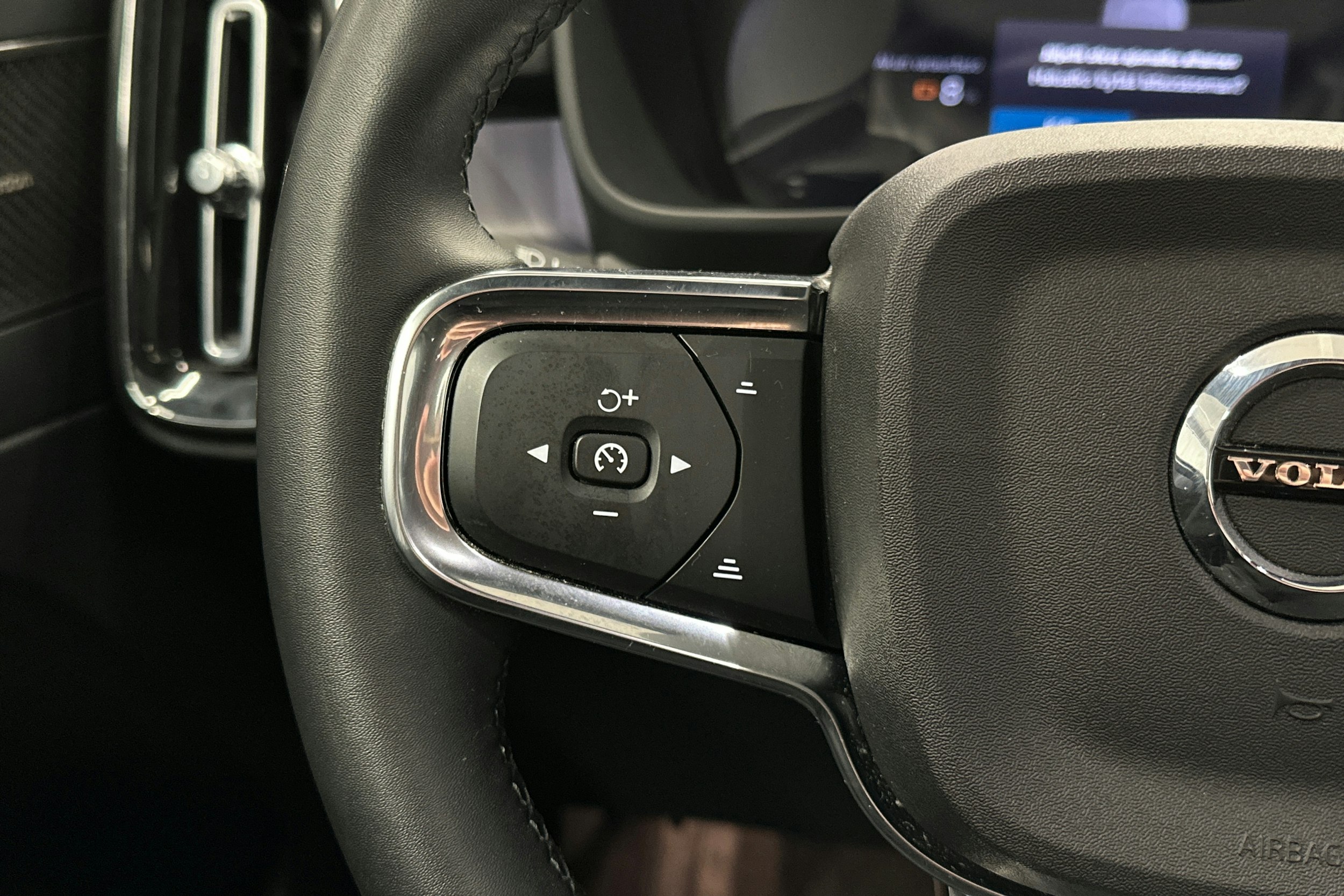 musta Volvo C40 2023 kuva 20.