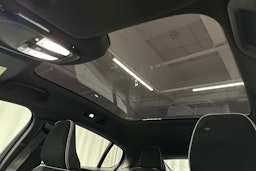 musta Volvo C40 2023 kuva 32.