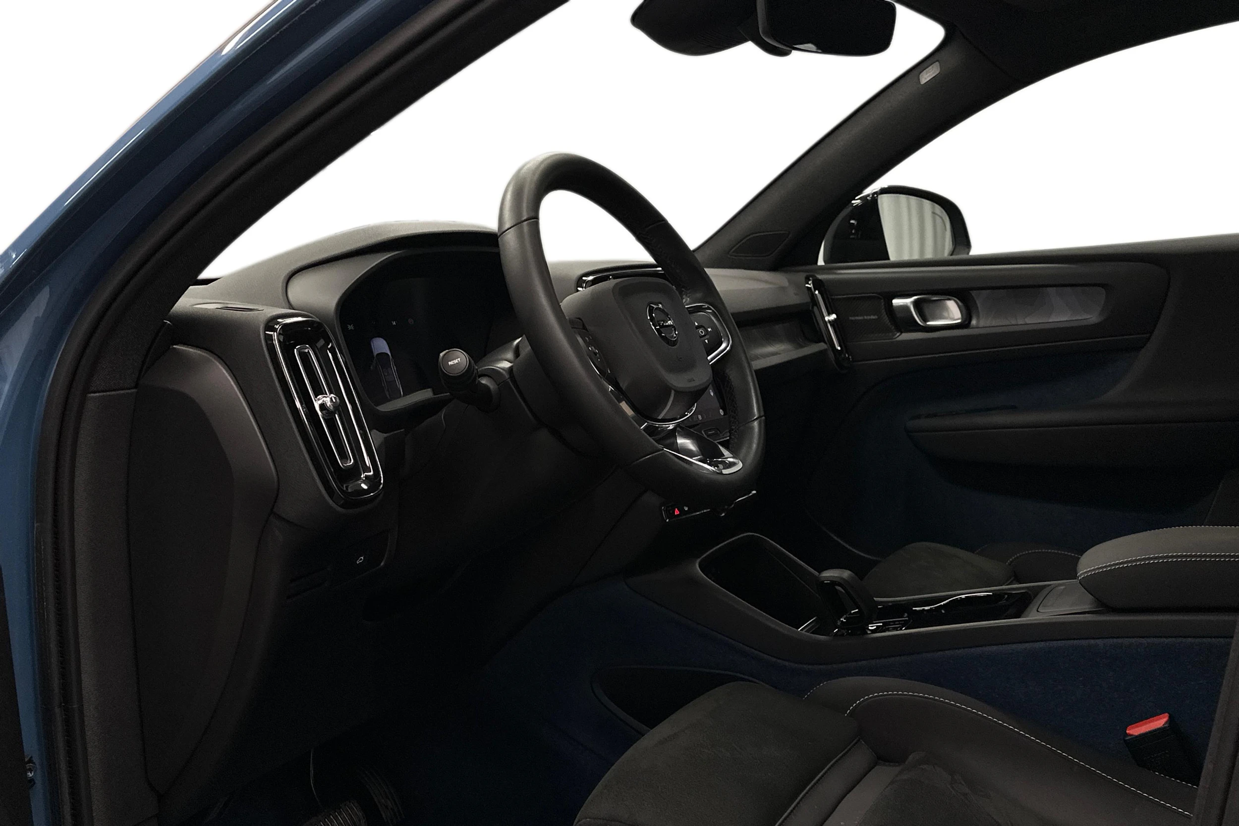 sininen Volvo C40 2023 kuva 6.