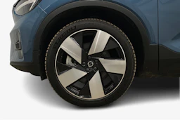 sininen Volvo C40 2023 kuva 9.