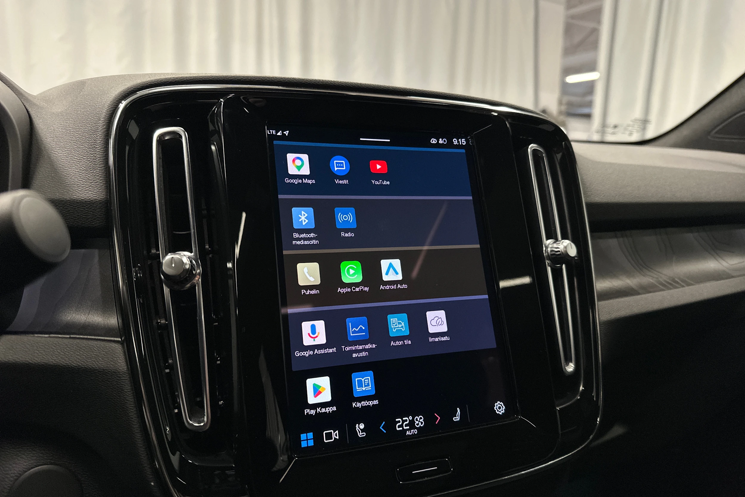 sininen Volvo C40 2023 kuva 16.