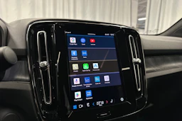 sininen Volvo C40 2023 kuva 16.