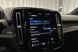 sininen Volvo C40 2023 kuva 17.