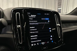 sininen Volvo C40 2023 kuva 18.