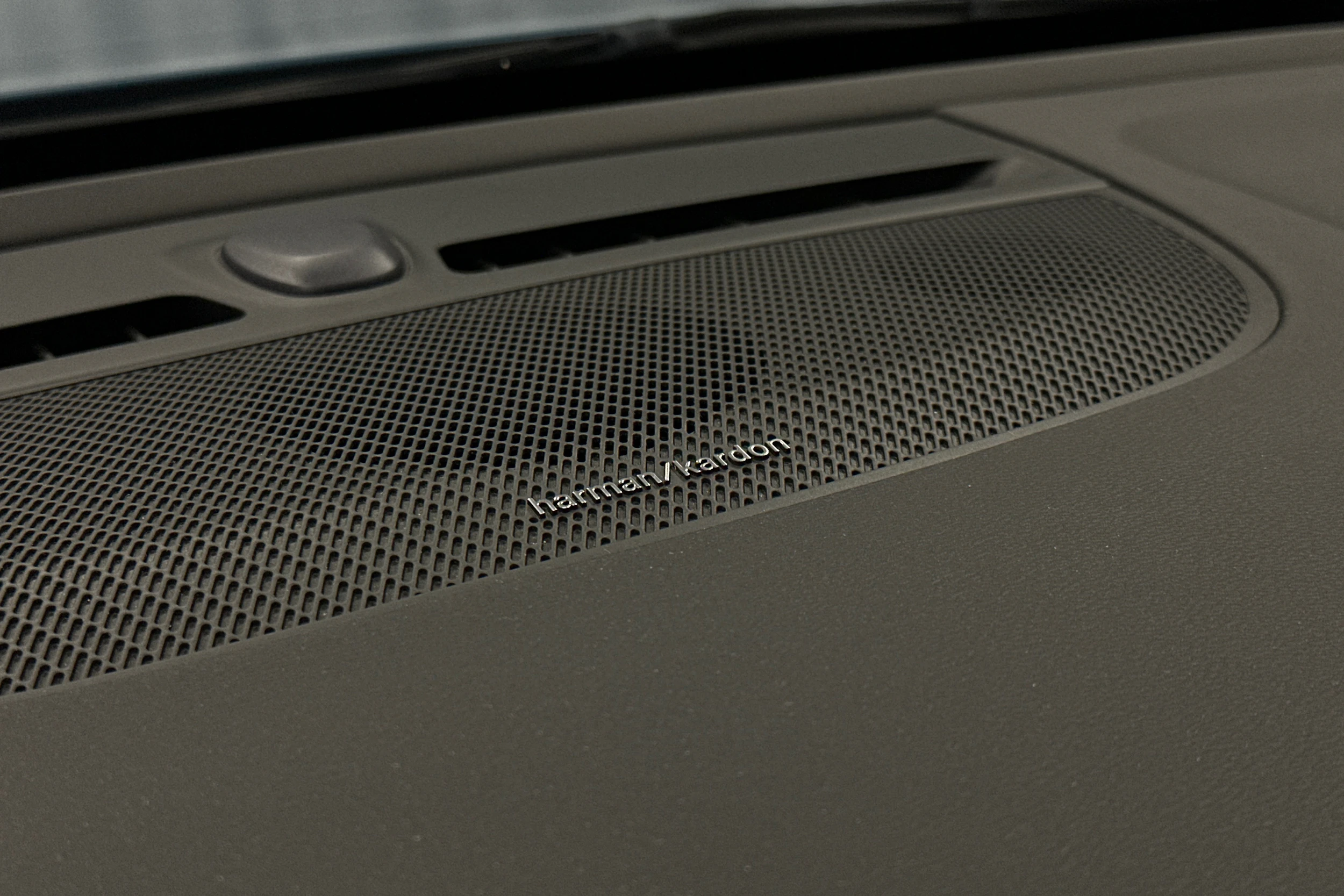 sininen Volvo C40 2023 kuva 19.