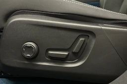 sininen Volvo C40 2023 kuva 20.