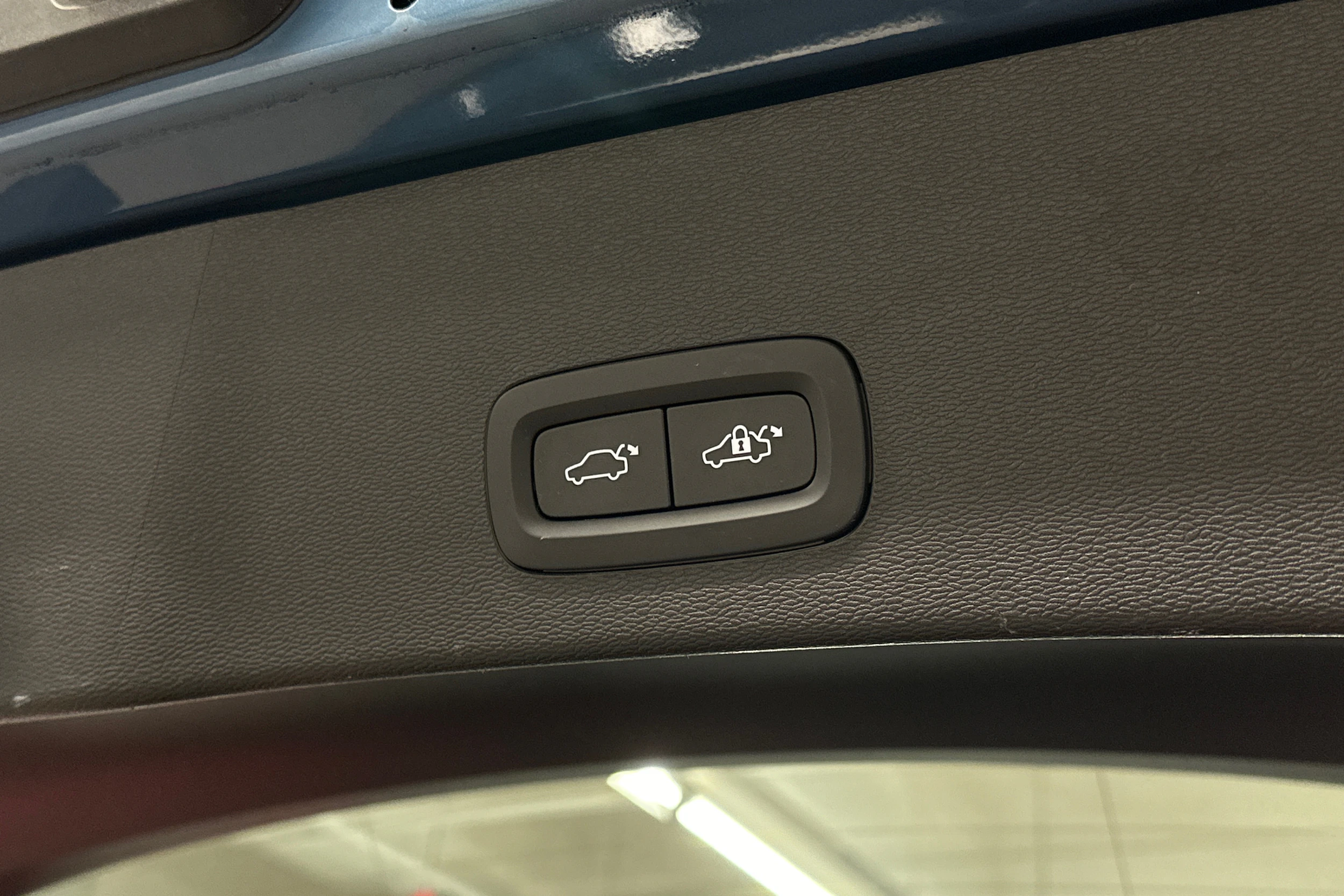 sininen Volvo C40 2023 kuva 25.