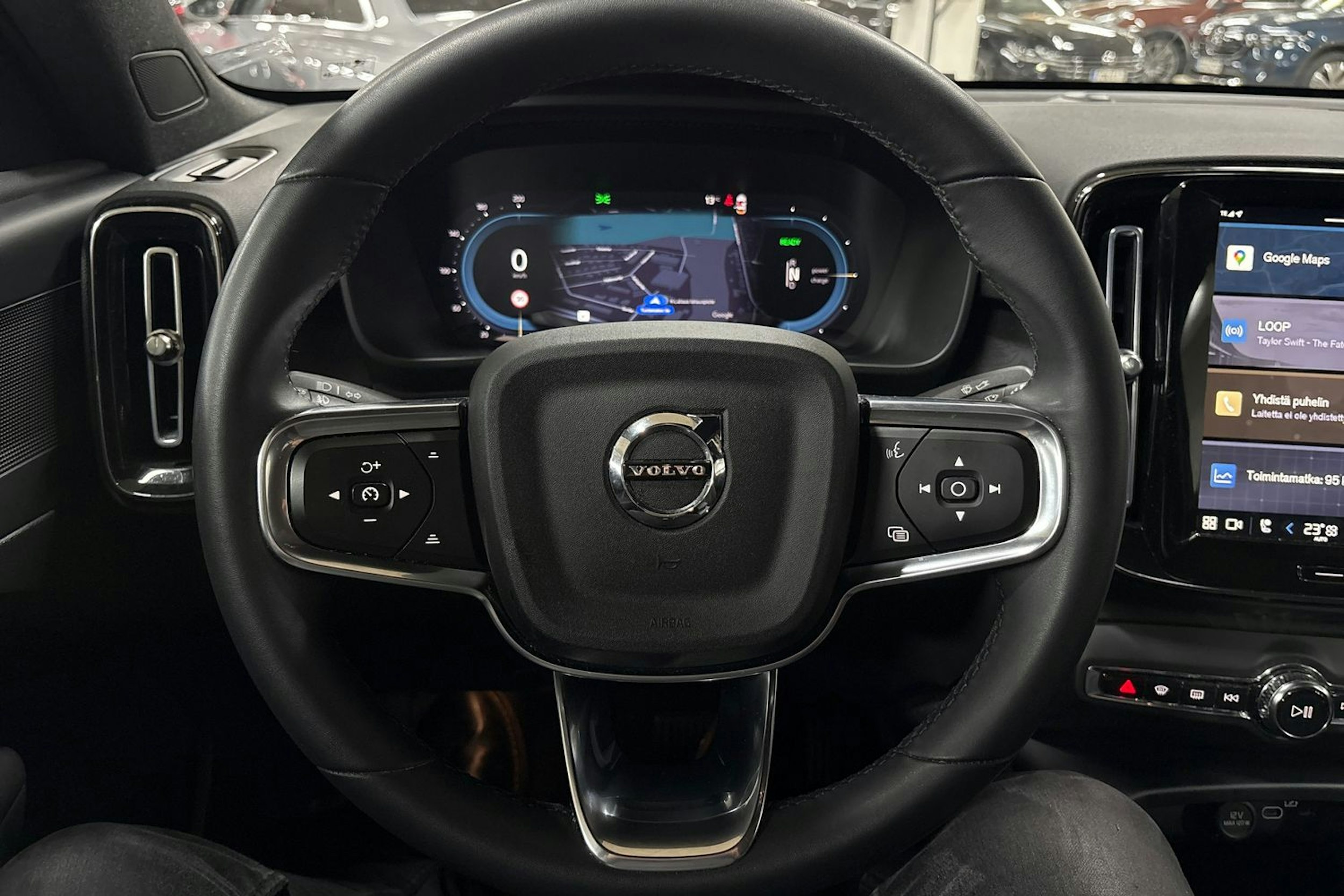 Harmaa Volvo C40 2023 kuva 17.