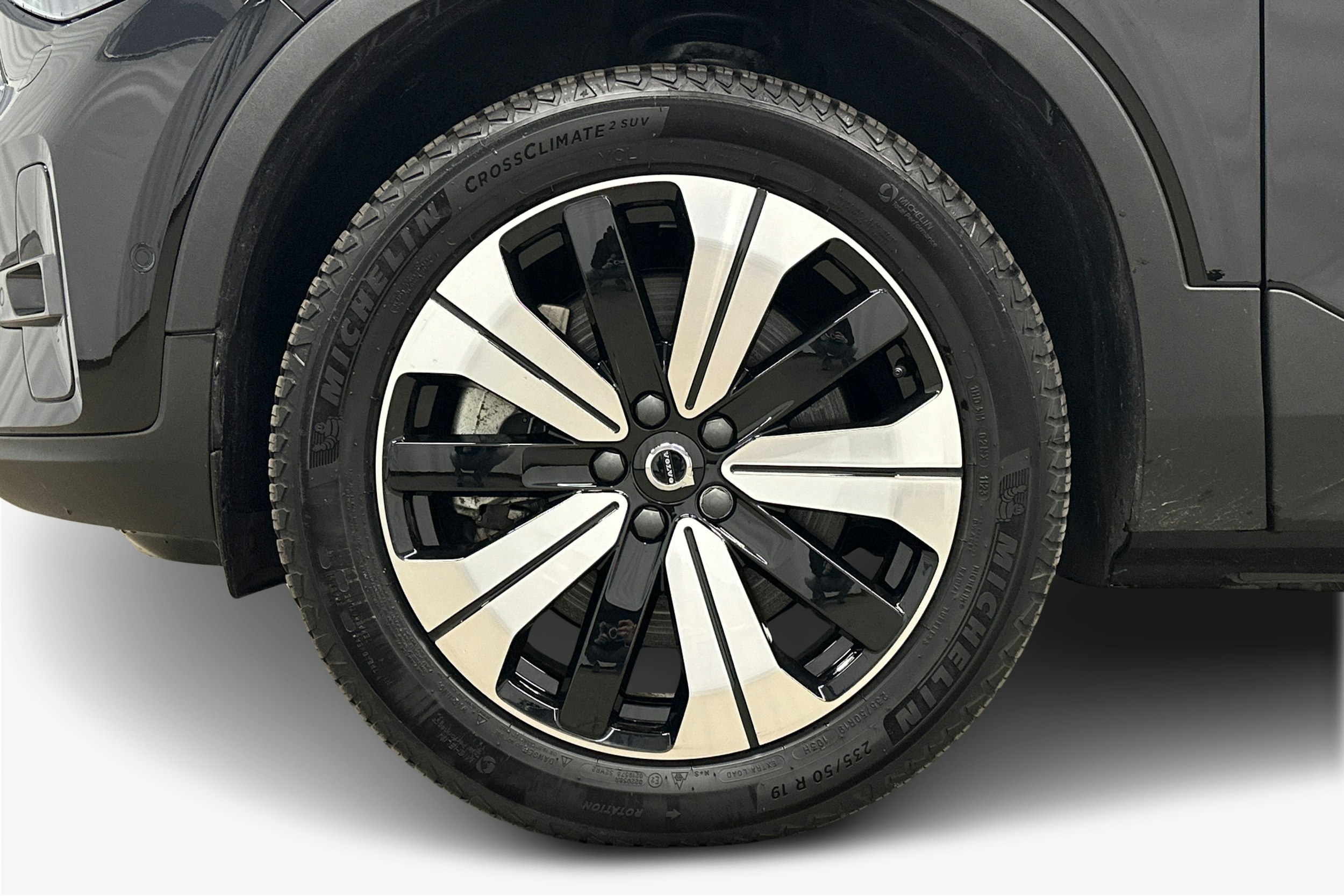 musta Volvo C40 2023 kuva 11.