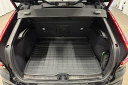 musta Volvo C40 2023 kuva 14.