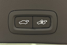 musta Volvo C40 2023 kuva 16.