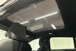 musta Volvo C40 2023 kuva 18.