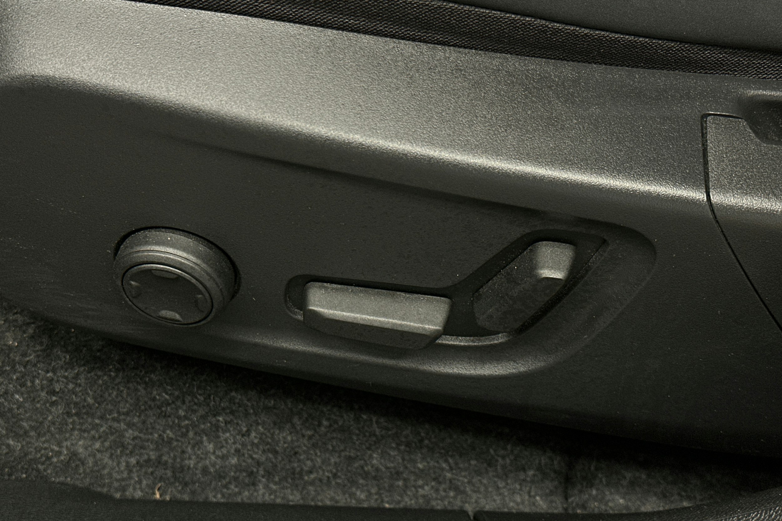 musta Volvo C40 2023 kuva 20.