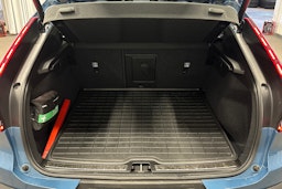 sininen Volvo C40 2023 kuva 14.