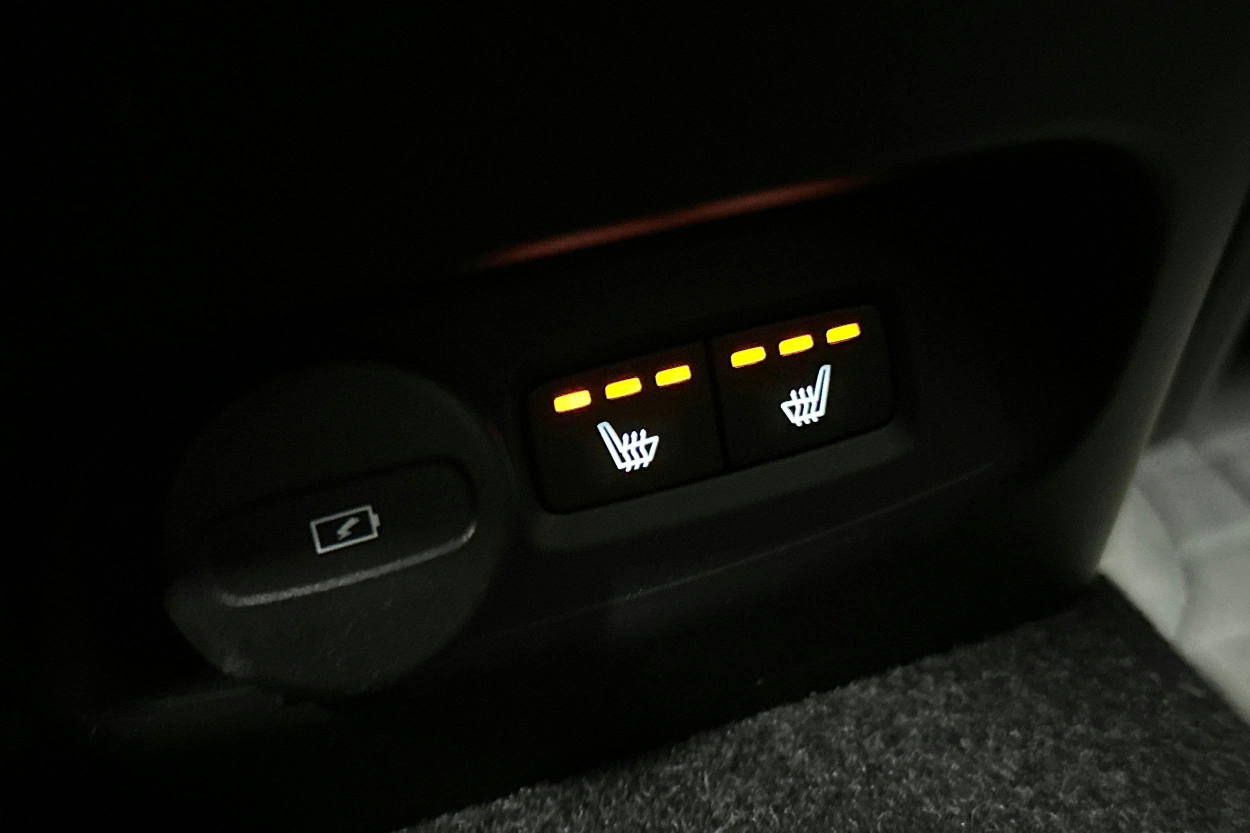 sininen Volvo C40 2023 kuva 16.