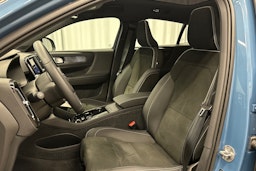 sininen Volvo C40 2023 kuva 17.