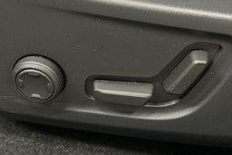 sininen Volvo C40 2023 kuva 18.