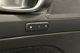 sininen Volvo C40 2023 kuva 19.