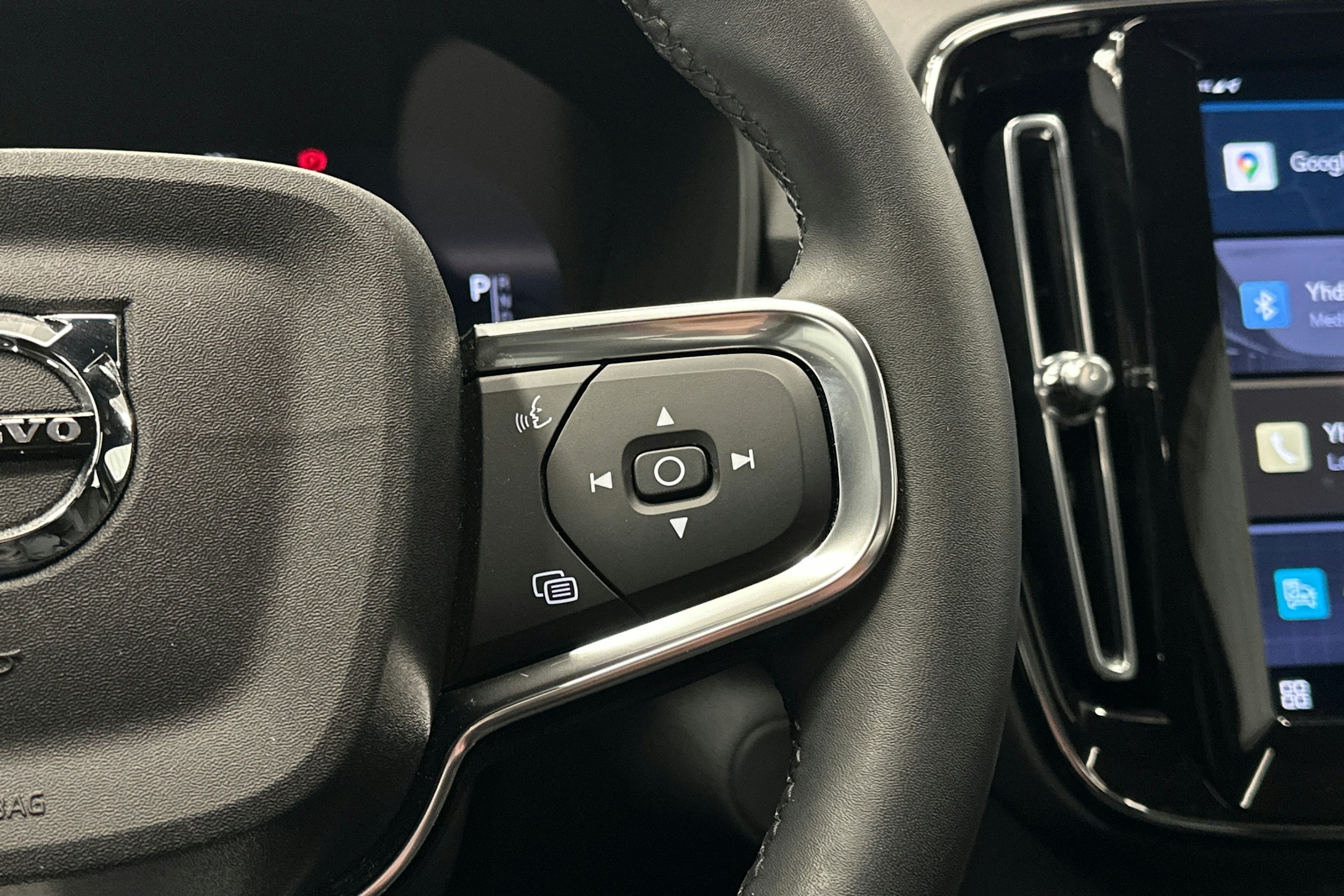 sininen Volvo C40 2023 kuva 22.