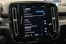 sininen Volvo C40 2023 kuva 27.