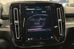 sininen Volvo C40 2023 kuva 28.