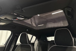 sininen Volvo C40 2023 kuva 32.